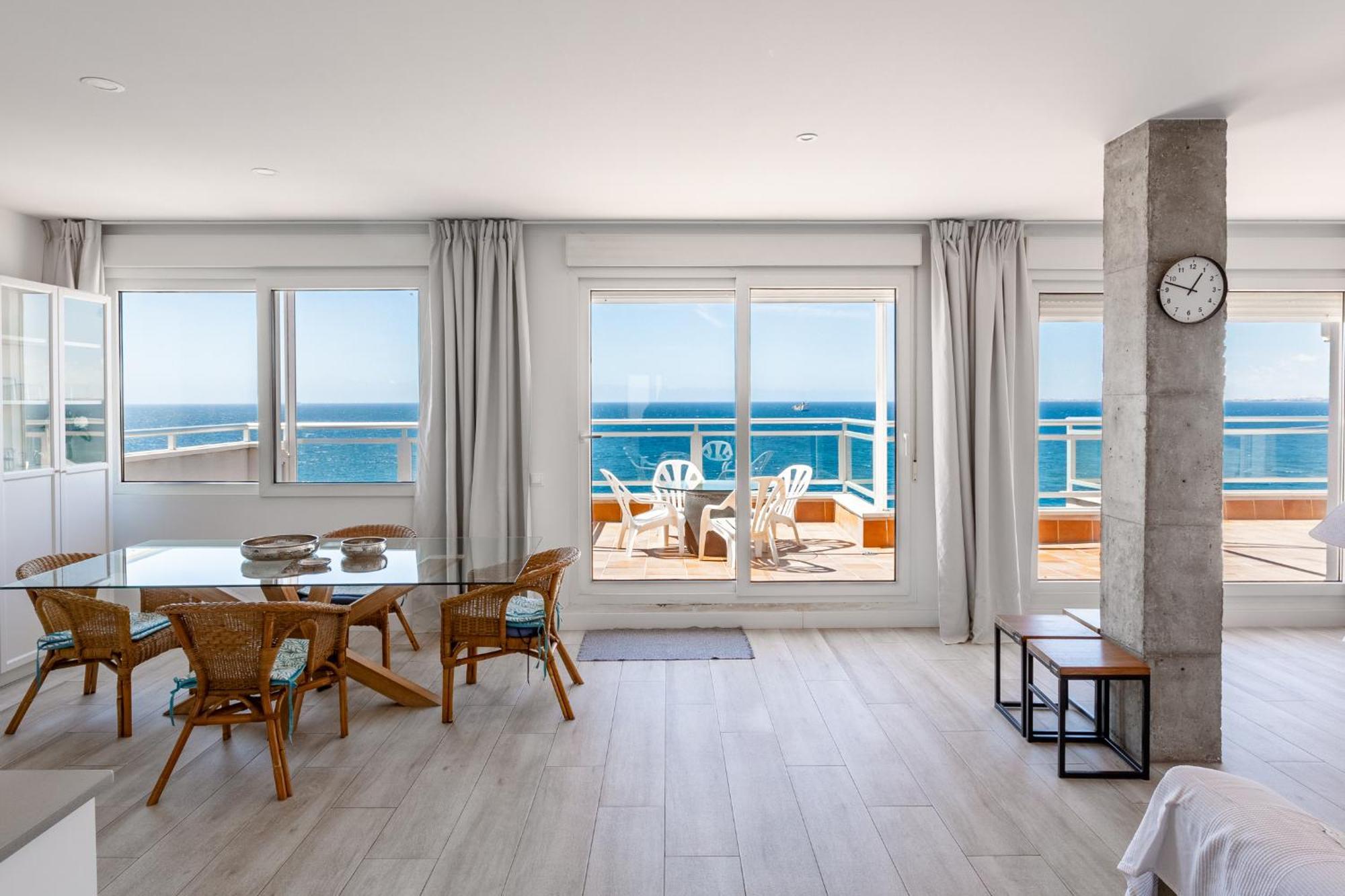 Atico Con Garaje En 1º Linea De Playa * Almería